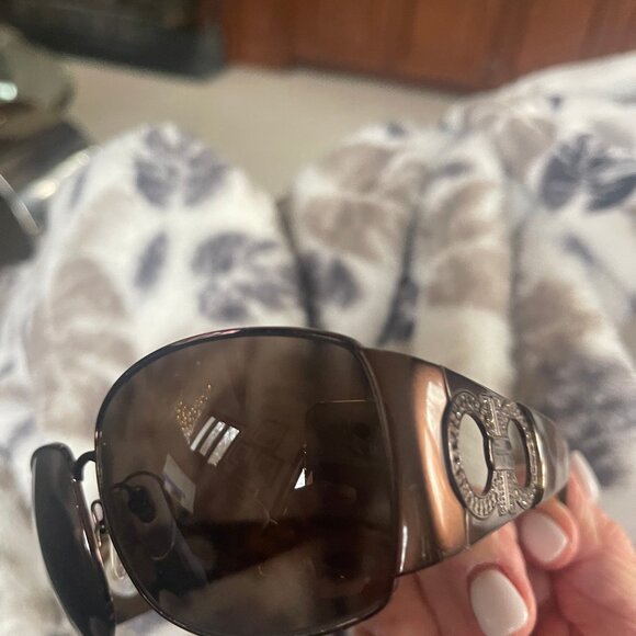 Ferragamo Sunglasses - Picture 7 of 9